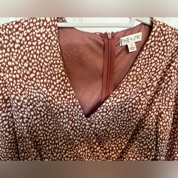 Peachy-beige/offwhite print dress.Long sleeve &  lightweight with tons of detail - Picture 3 of 5